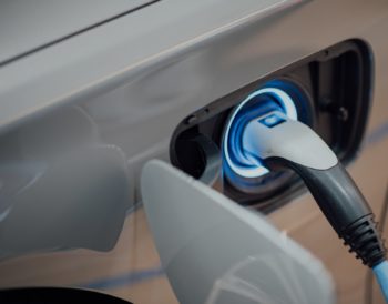 UK cuts electric vehicle grants by £500